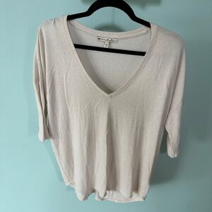 Express One Eleven Cream V-Neck Top Size Medium